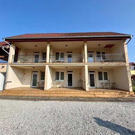 Apartmanovy Dom Flora Veľký Meder Bagian luar foto