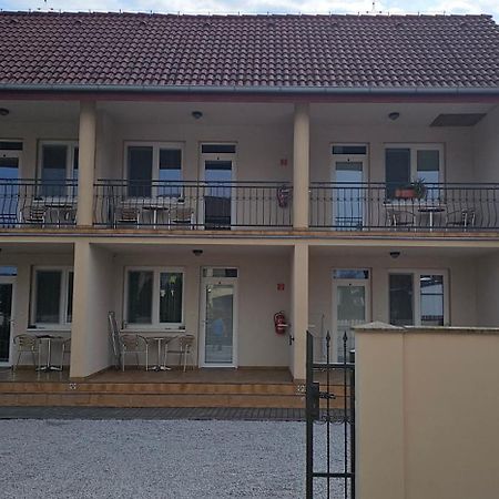 Apartmanovy Dom Flora Veľký Meder Bagian luar foto