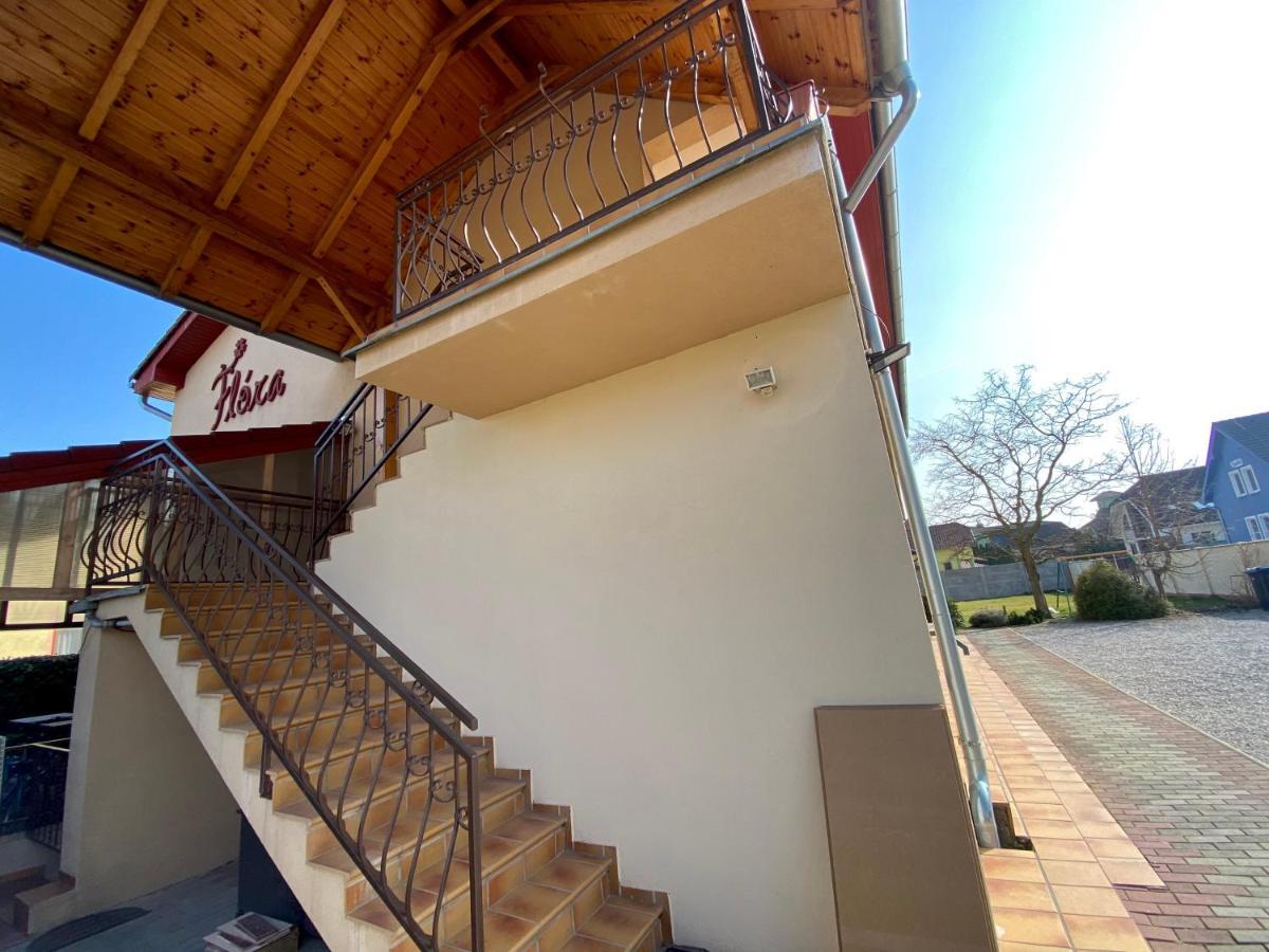 Apartmanovy Dom Flora Veľký Meder Bagian luar foto