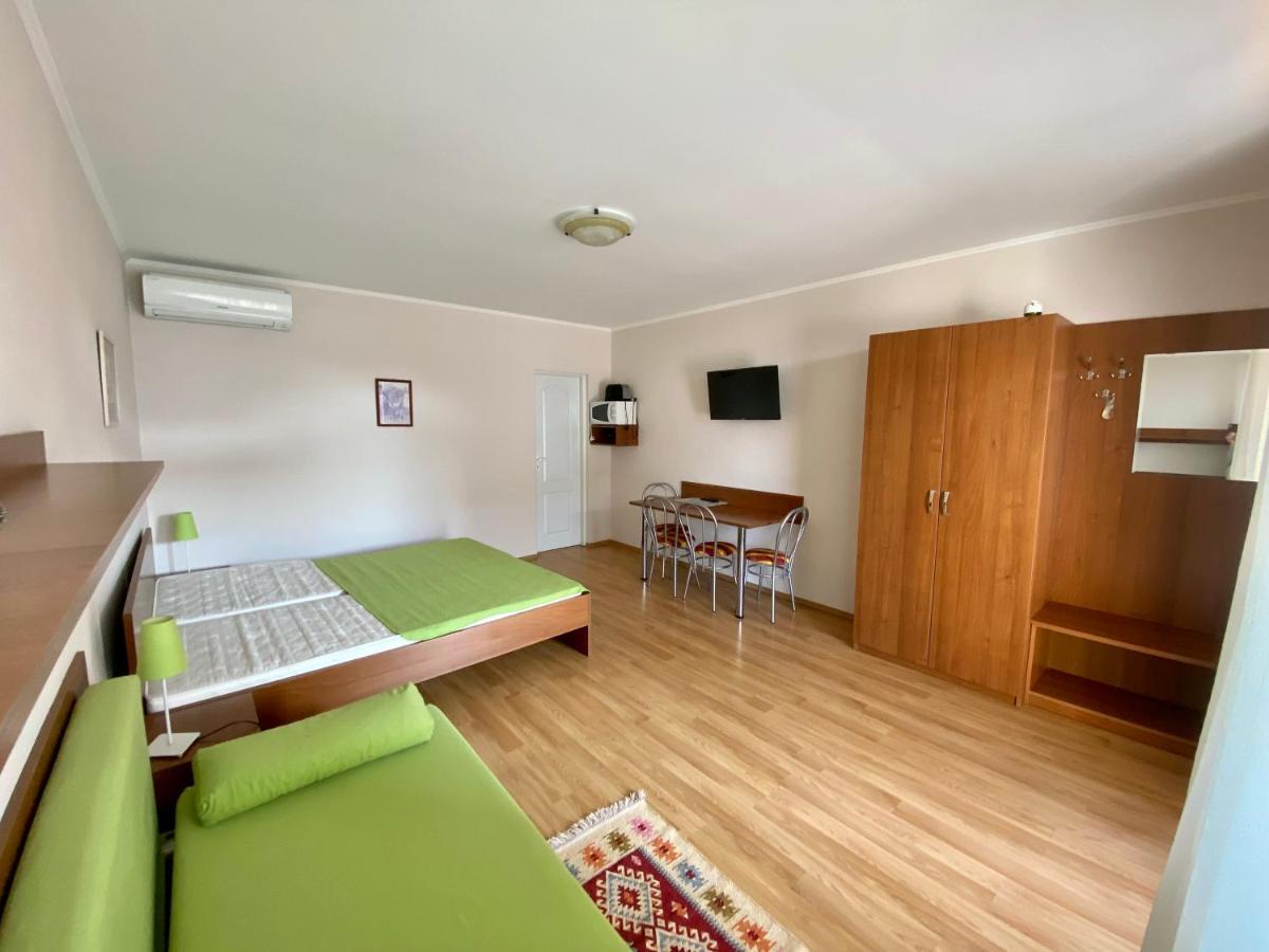 Apartmanovy Dom Flora Veľký Meder Bagian luar foto