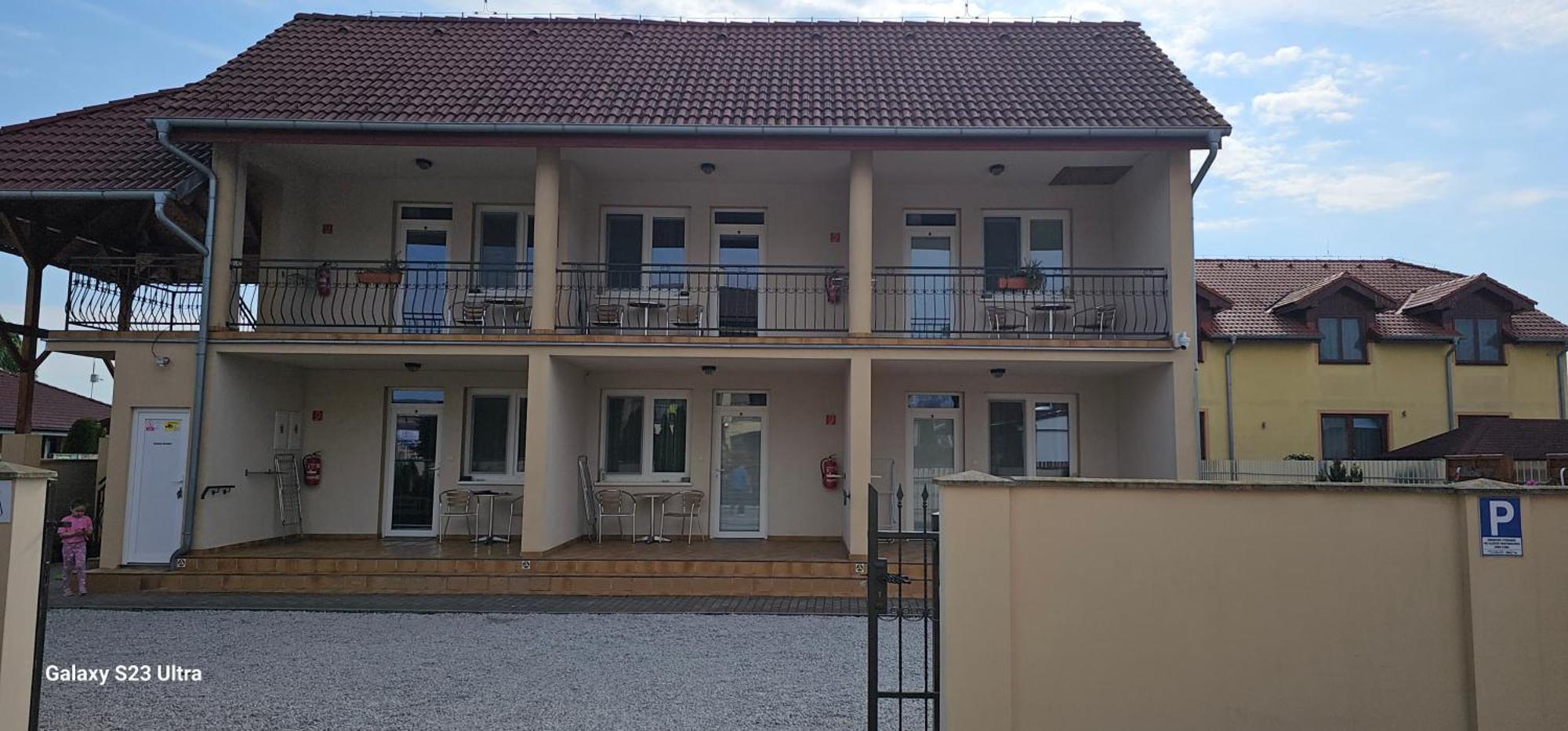 Apartmanovy Dom Flora Veľký Meder Bagian luar foto